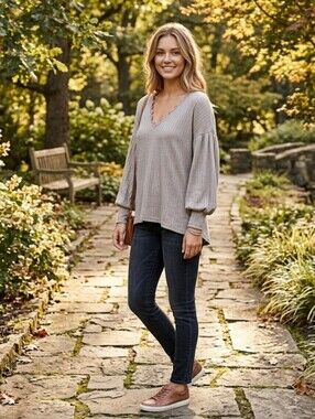 Gimmicks BKE tan knit pullover atop L v neck